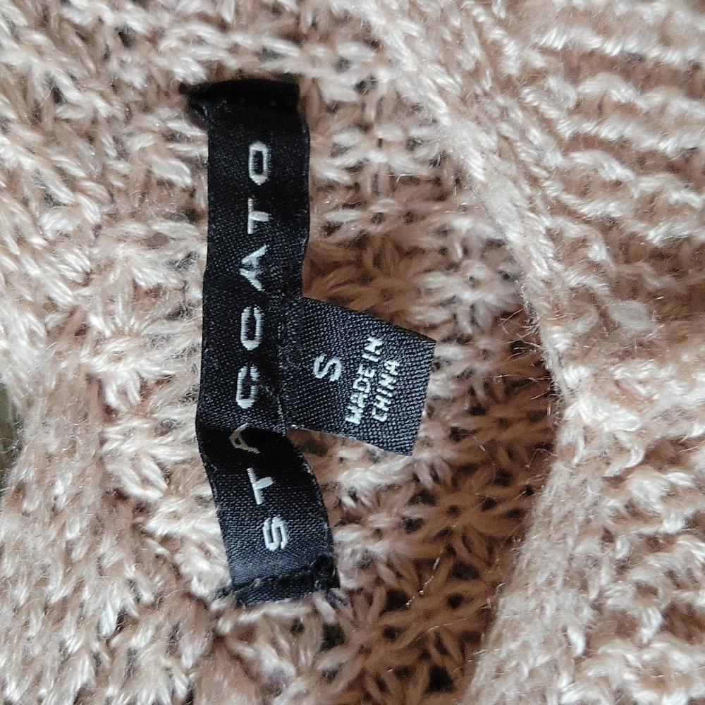 Sweater 😍 - Picture 2 of 2
